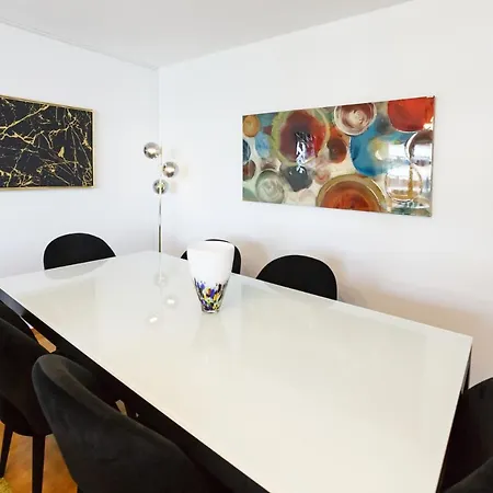 Sunset View - 2 Bedrooms Apartment *